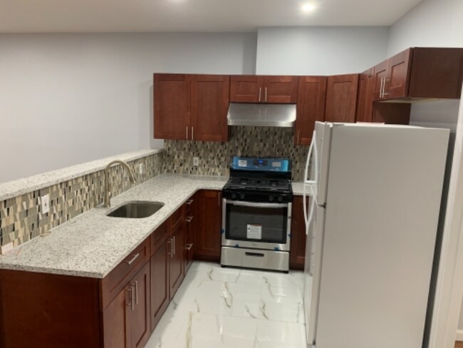 Foto del edificio - 659 E 87th St