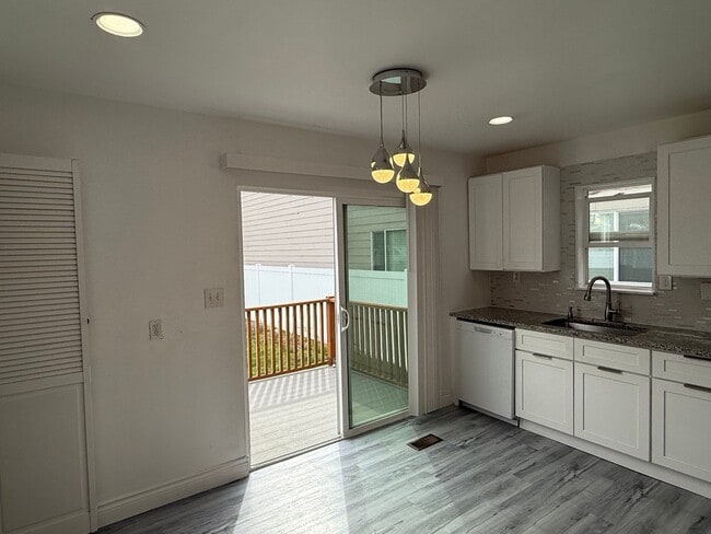 Foto del edificio - 1822 E Pacific Ave