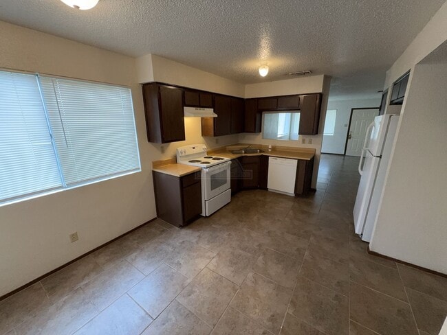 Building Photo - 2409 Shoemaker Dr
