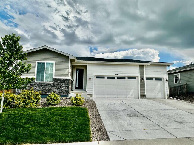 Foto del edificio - "Charming 4-Bedroom Castle Rock Home with Spacious Living!"