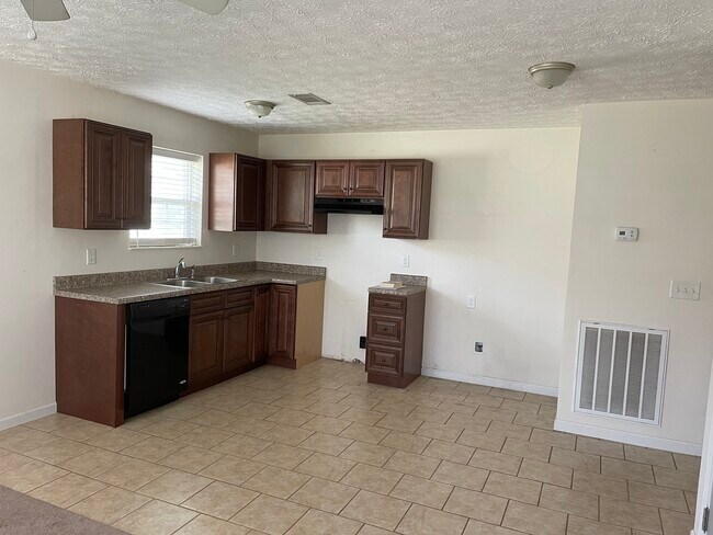 Building Photo - 1706 Watauga St