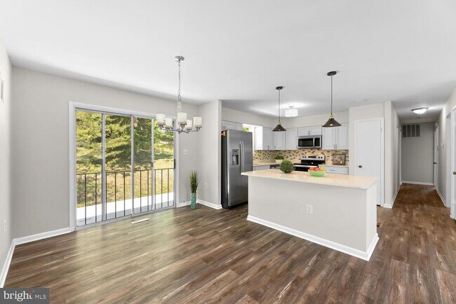 Building Photo - 6100 Hellen Lee Dr