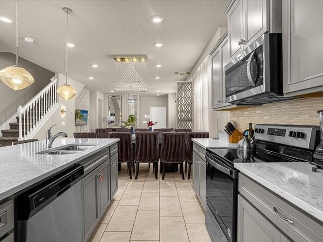 Building Photo - 1826SD  Amazing 5BR Villa in Windsor Islan...