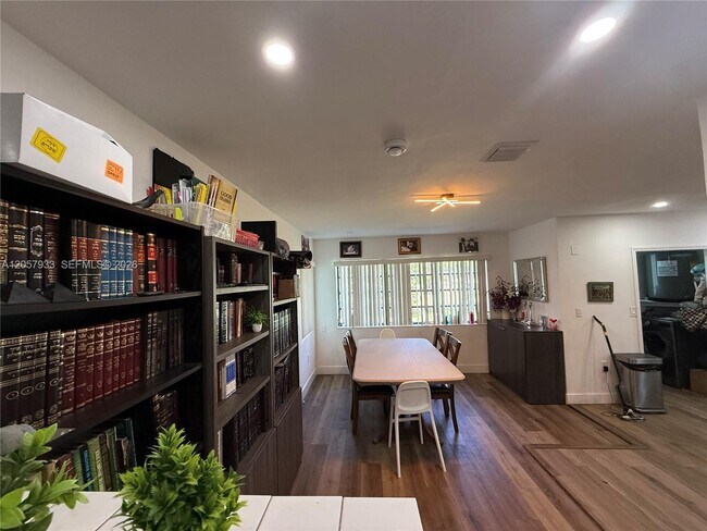 Foto del edificio - 17410 NE 11th Ave
