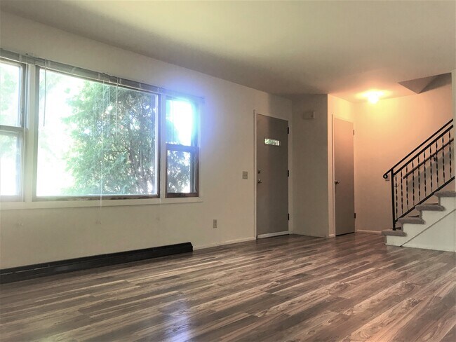 Picture Window - 2842 Dahle St