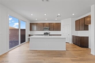 Building Photo - 3055 Magnolia Rnch Ave