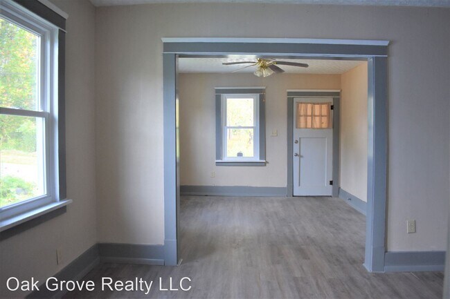 Foto del edificio - 3 br, 1 bath House - 380 McClure Ave