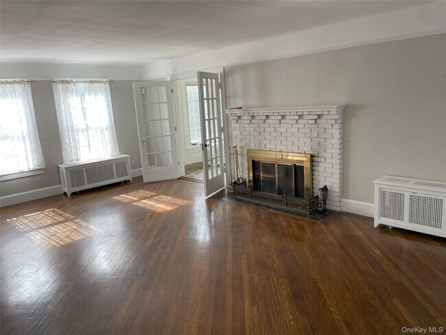 Foto del edificio - 56 Nassau Blvd