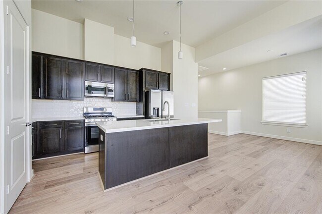 Building Photo - 136 Knightsbridge Park Ln