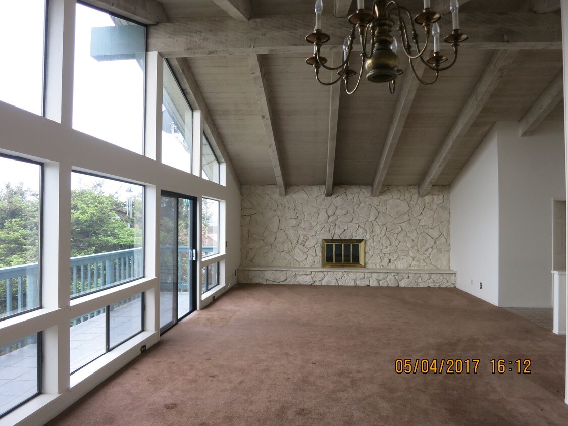 624 Spencer St Unit 4, Monterey, CA 93940 Room for Rent in Monterey