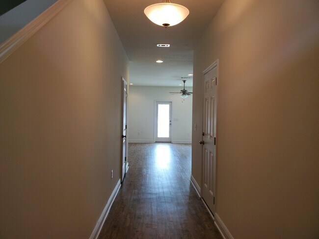 Building Photo - 115 Iron Horse Dr E
