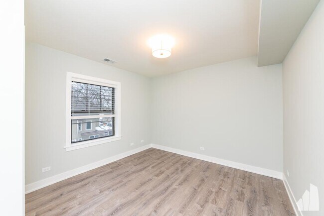 Foto del edificio - 2 bedroom in Chicago IL 60202