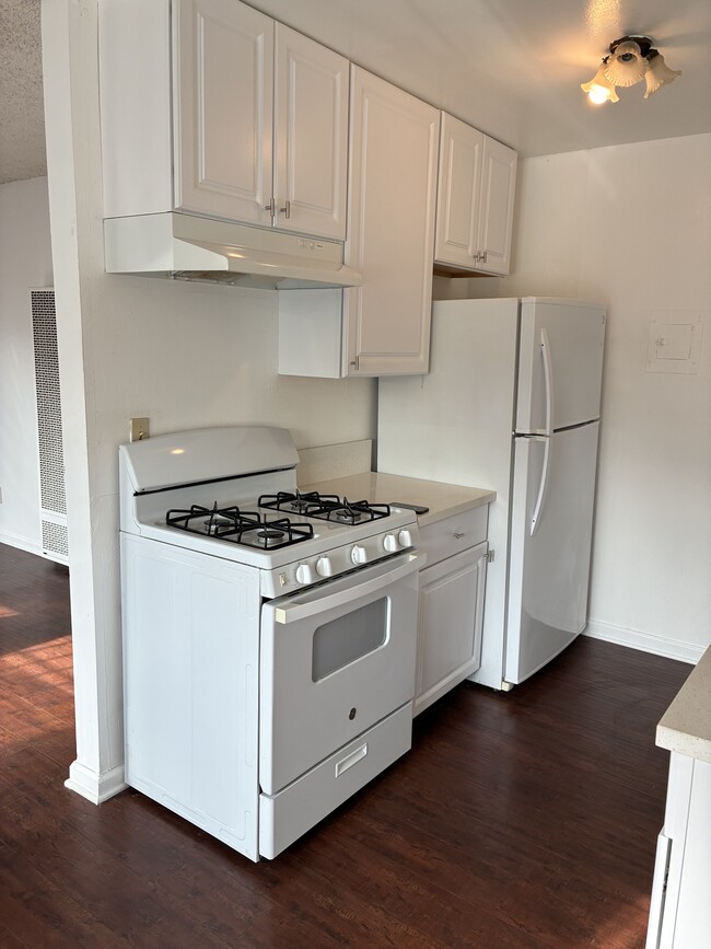 Foto del edificio - 4424 Edenhurst Ave