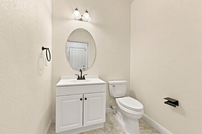 Foto del edificio - $2,895.95 with $300 Off the first month's rent, 2 Beds - 2.5 Bath, Townhome in Lone Tree with Bal...