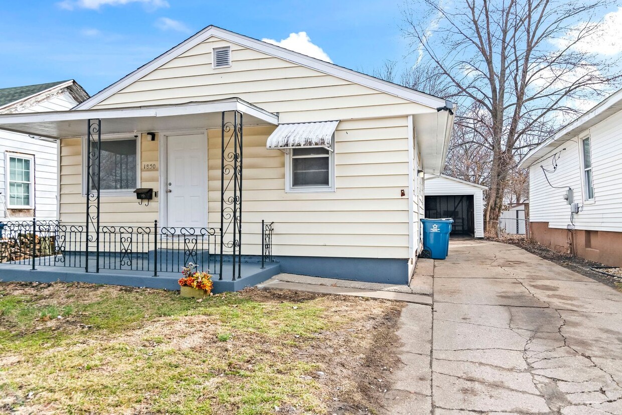 Primary Photo - Nice 2 bedroom home
