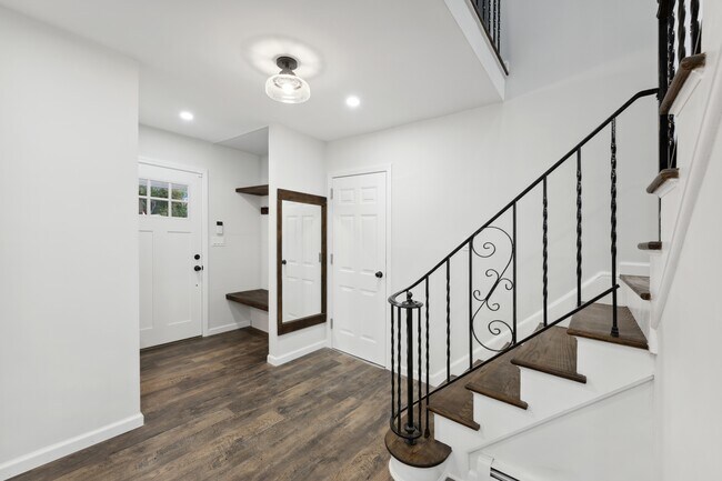 Entry - 47 Vondran St