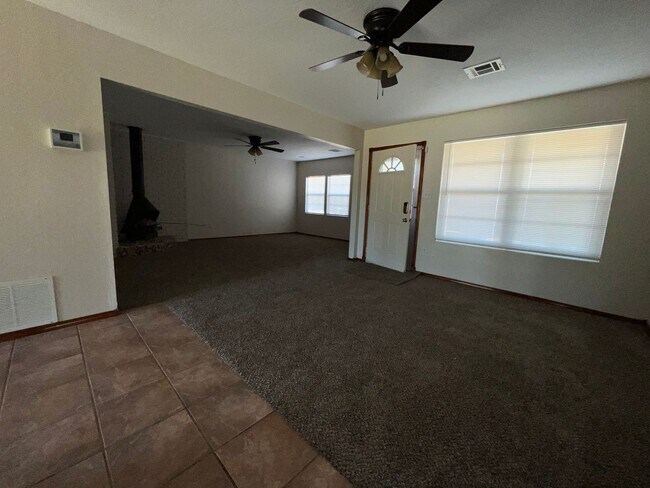 Foto del edificio - 6954 SW Forest- $200 OFF AT MOVE IN!