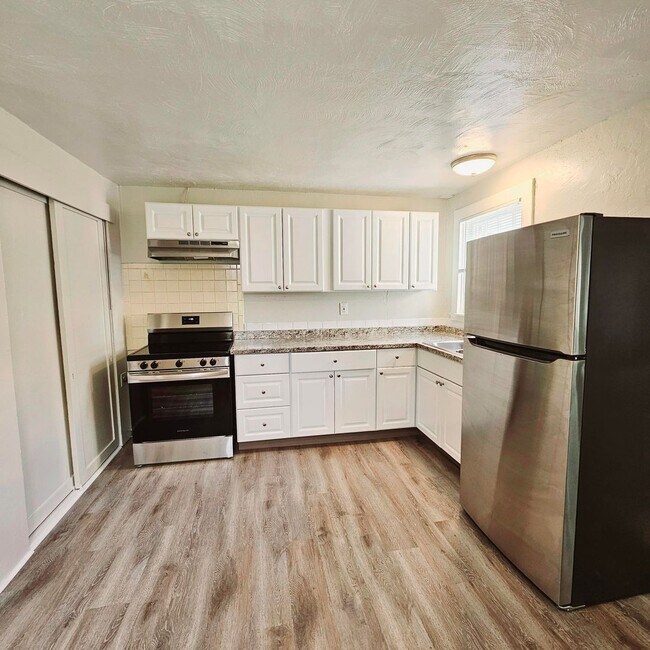 Foto del edificio - Fully Remodeled 2-Bed, 1-Bath Home in Old ...