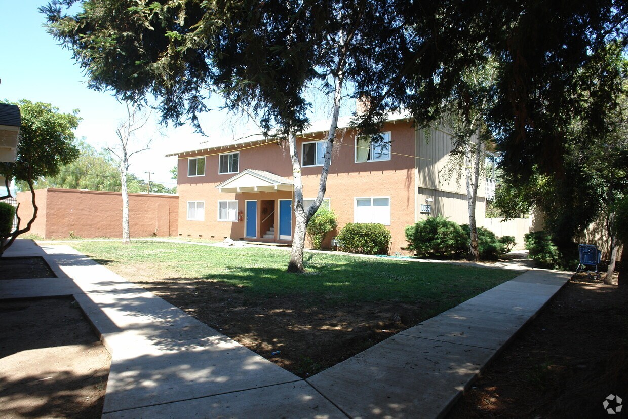 Building Photo - 1187-1189 Mesa Dr