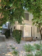 Building Photo - 127 N Doheny Dr