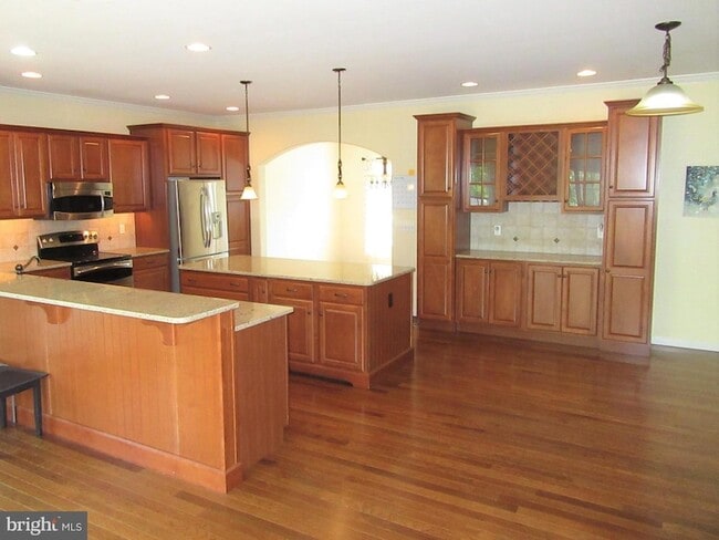 Building Photo - 251 Mill House Dr
