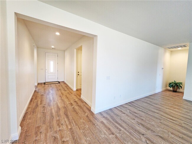 Building Photo - 6660 Stubblefield Dr