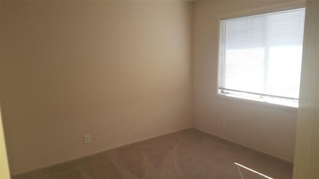 Building Photo - 39 Roque Moraes Dr