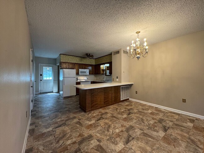 Foto del edificio - 2/1.5 1400sqft Townhouse with Water, Trash...