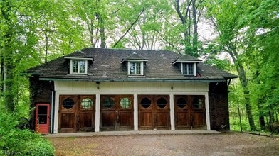 Building Photo - 285 Corning Dr