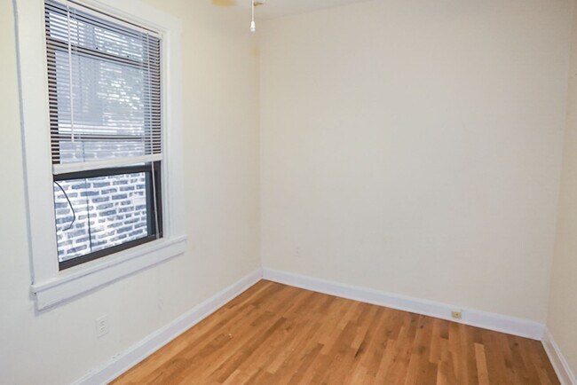 Foto del edificio - 2254 N Southport Ave