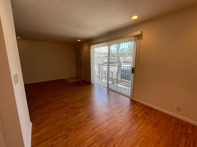 Foto del edificio - 4438 Vesper Ave