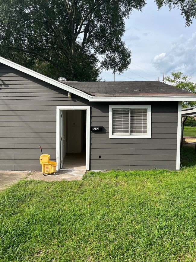 Foto del edificio - 4242 10th Ave