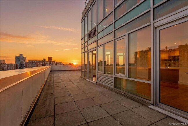 Foto del edificio - 3220 Arlington Ave