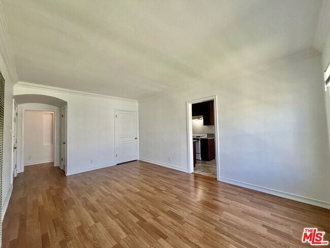 Building Photo - 1834 N Edgemont St
