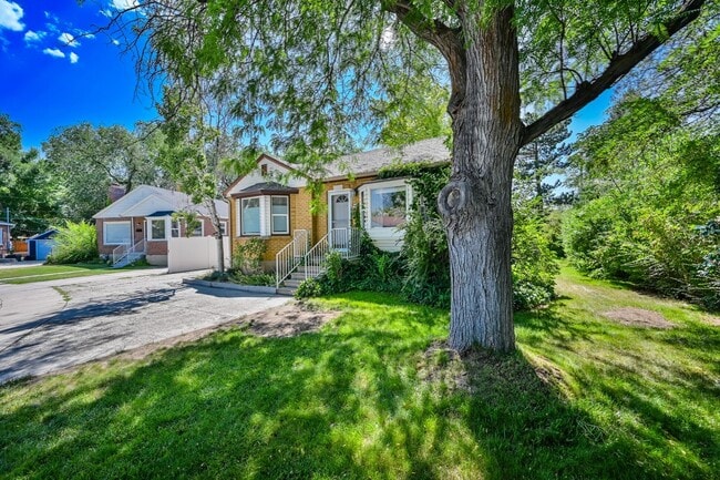 Building Photo - Beautiful Home in Amazing Location!