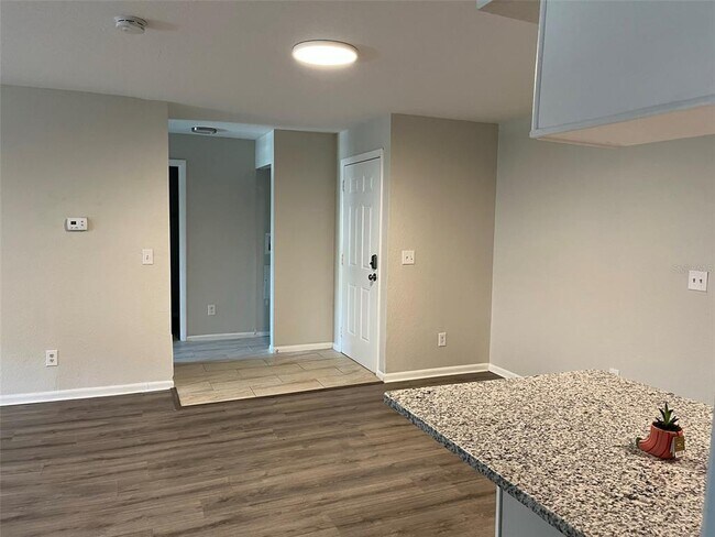 Building Photo - 624 Golden Raintree Pl