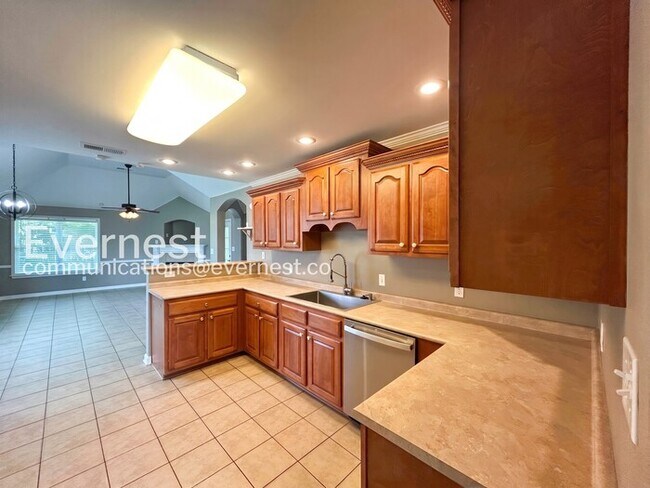 Foto del edificio - 4 Bed/2.5 Bath Home with Garage / Pet-Friendly / Vouchers Accepted / Available Now!