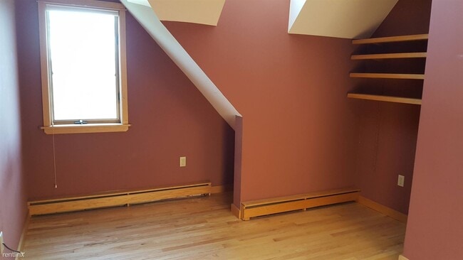 Building Photo - 3 br, 3 bath House - 94 hungerford road it...