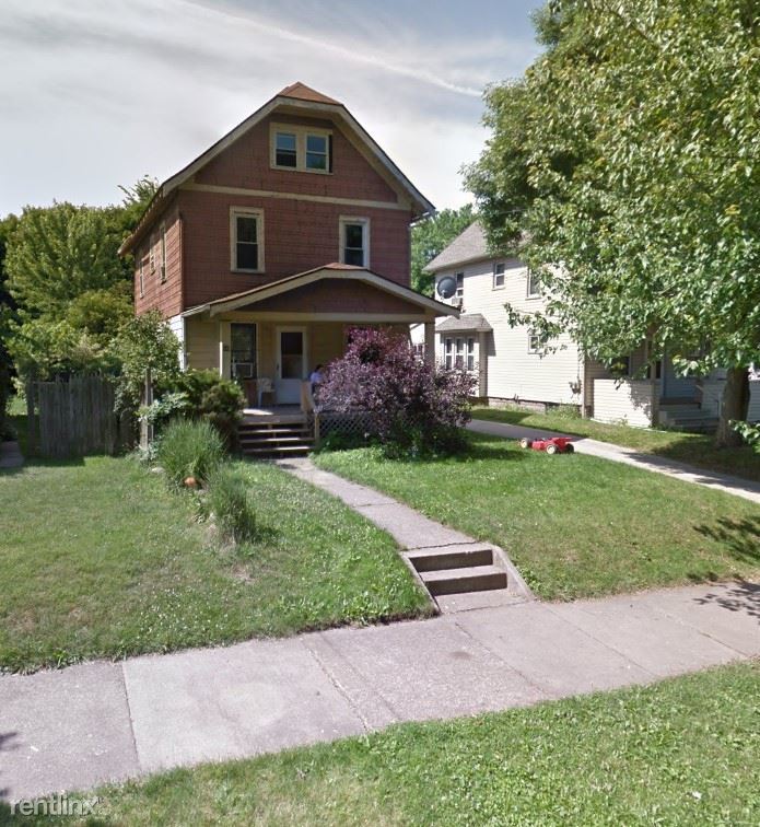 Primary Photo - 4 br, 1.5 bath House - 76 East Mapledale A...