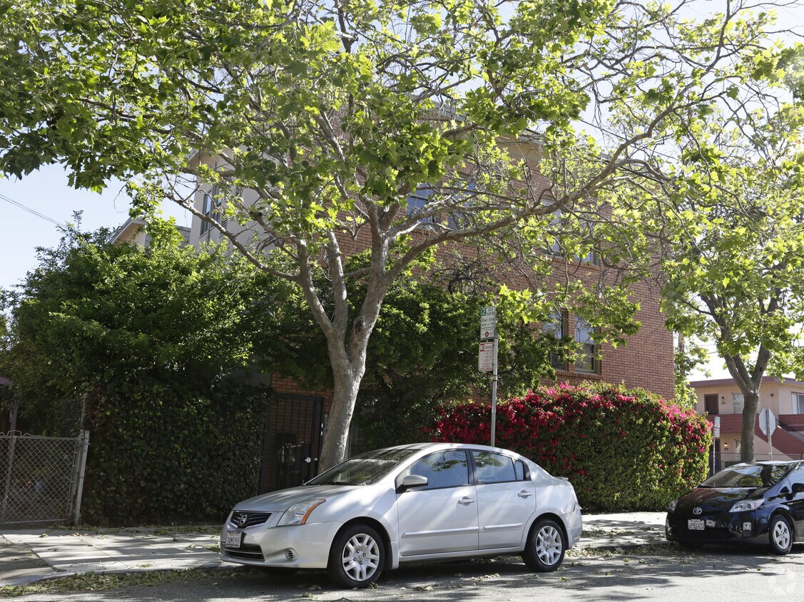 Building Photo - 3815 Shafter Ave