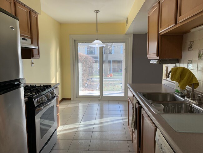 Foto del edificio - 493 Harrison Ct