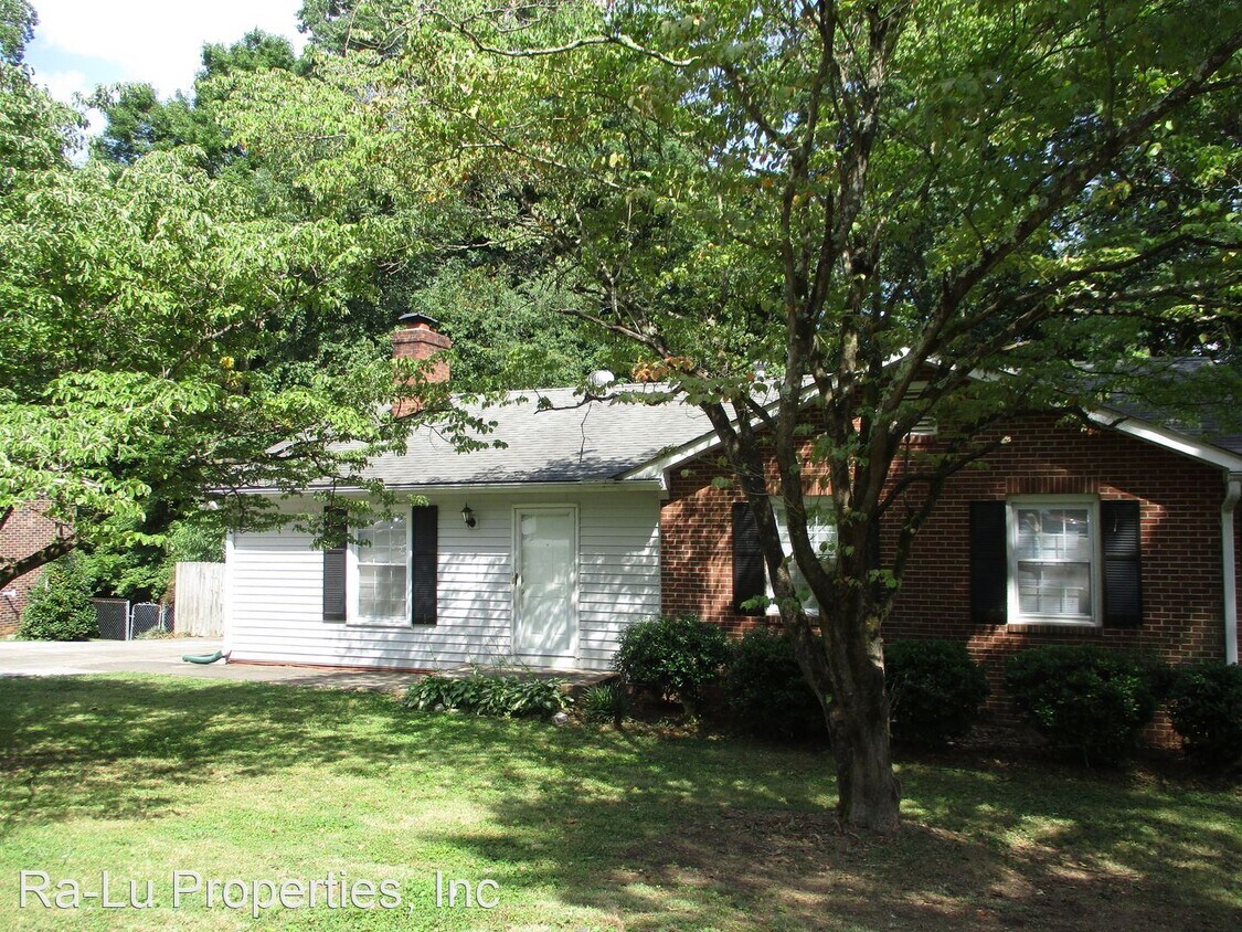 Primary Photo - 3 br, 1.5 bath House - 1910 Halifax Ct.
