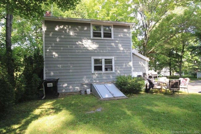 Building Photo - 156 Forest St