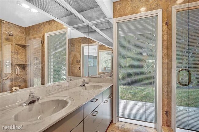 Foto del edificio - 3 br, 2 bath House - 4061 NE 26th Ave