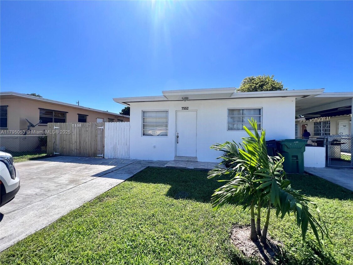 Foto principal - 7550 NW 2nd Ter