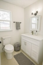 Building Photo - 7640 Broadview Dr