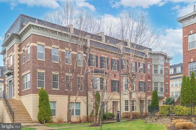 Photo - 704 Quayside Ct Townhome