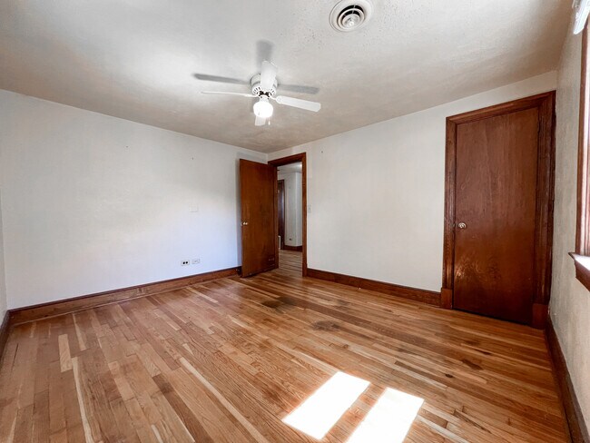Building Photo - 213 Palatine Ave