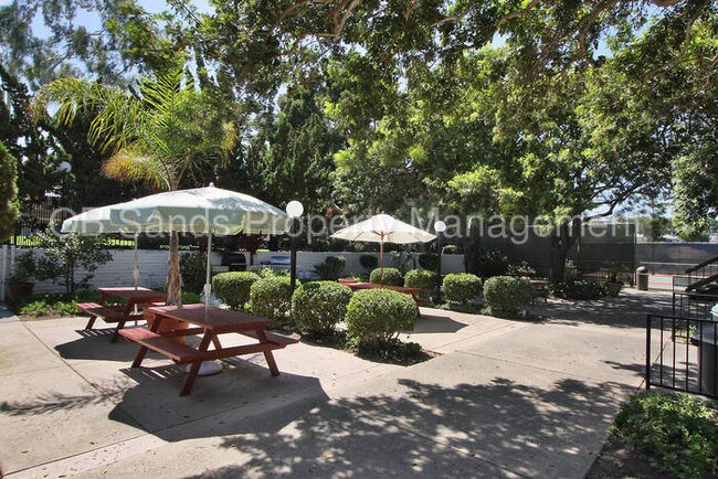 Foto del edificio - 2636 Worden St