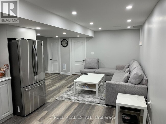 Building Photo - 11 Mendoza Dr